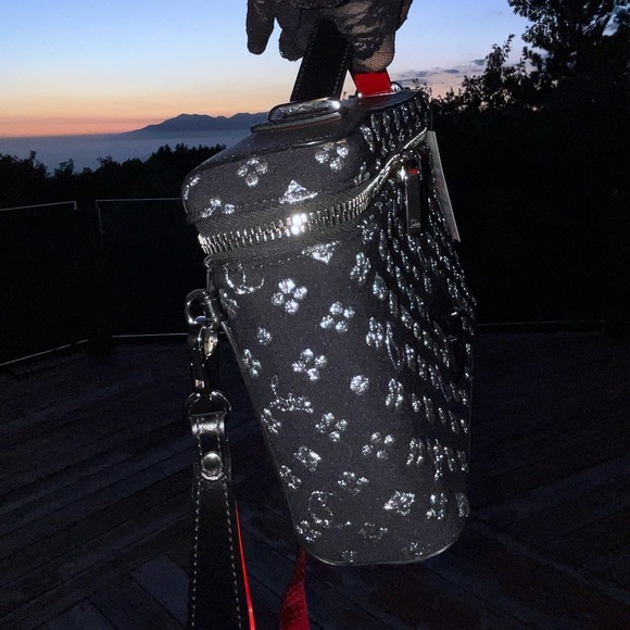 Louboutin: Loubinthesky Kypipouch Calfskin Messenger Tote Crossbody Bag - Picture 14 of 17